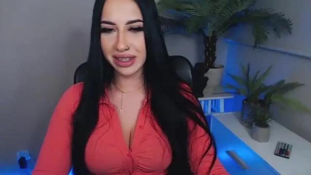 Image 4 of camrobyn Stream on Chaturbate on 19 months ago