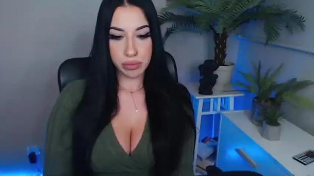 Image 12 of camrobyn Stream on Chaturbate on 19 months ago