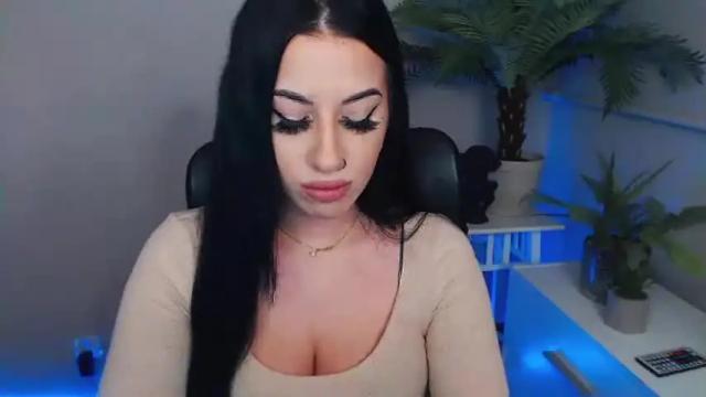 Image 4 of camrobyn Stream on Chaturbate on 19 months ago