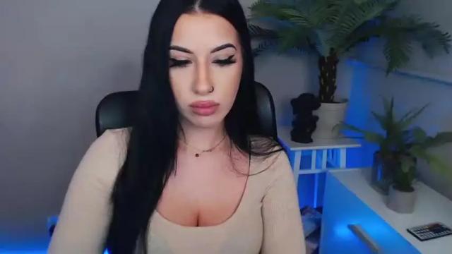 Image 8 of camrobyn Stream on Chaturbate on 19 months ago