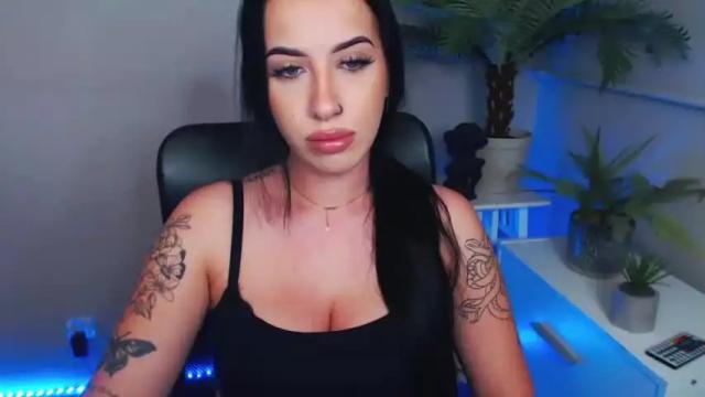 Image 2 of camrobyn Stream on Chaturbate on 19 months ago