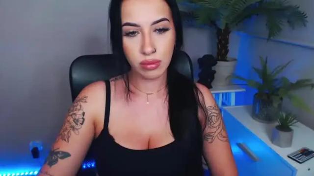 Image 3 of camrobyn Stream on Chaturbate on 19 months ago