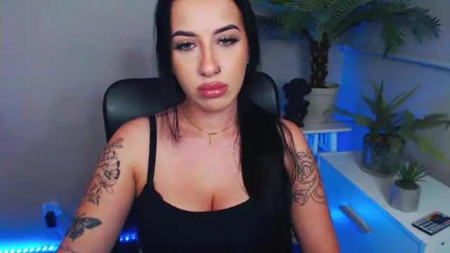 Image 4 of camrobyn Stream on Chaturbate on 19 months ago
