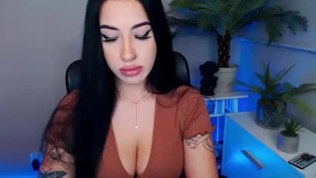 Image 4 of camrobyn Stream on Chaturbate on 19 months ago