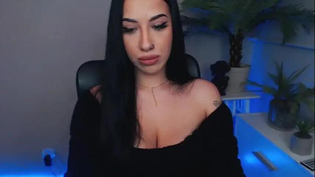Image 3 of camrobyn Stream on Chaturbate on 18 months ago