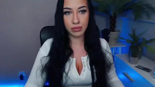 Image 3 of camrobyn Stream on Chaturbate on 18 months ago