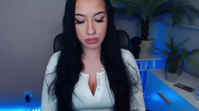 Image 4 of camrobyn Stream on Chaturbate on 18 months ago