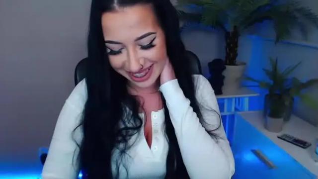 Image 7 of camrobyn Stream on Chaturbate on 18 months ago