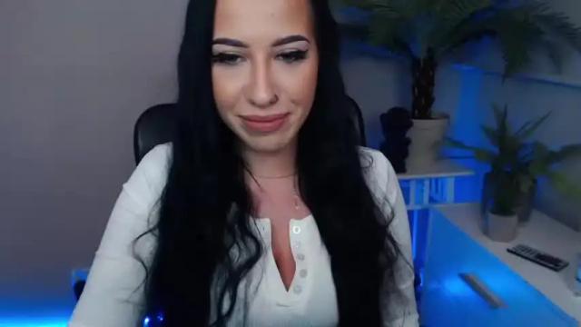 Image 8 of camrobyn Stream on Chaturbate on 18 months ago
