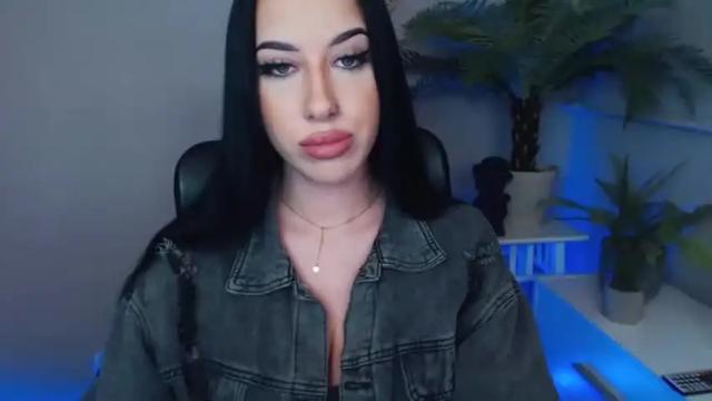 Image 3 of camrobyn Stream on Chaturbate on 18 months ago
