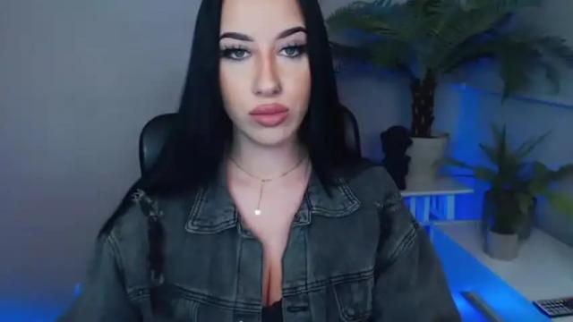 Image 4 of camrobyn Stream on Chaturbate on 18 months ago