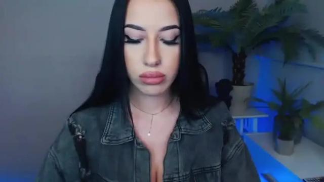 Image 7 of camrobyn Stream on Chaturbate on 18 months ago