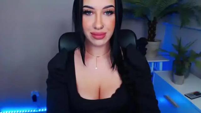 Image 6 of camrobyn Stream on Chaturbate on 18 months ago
