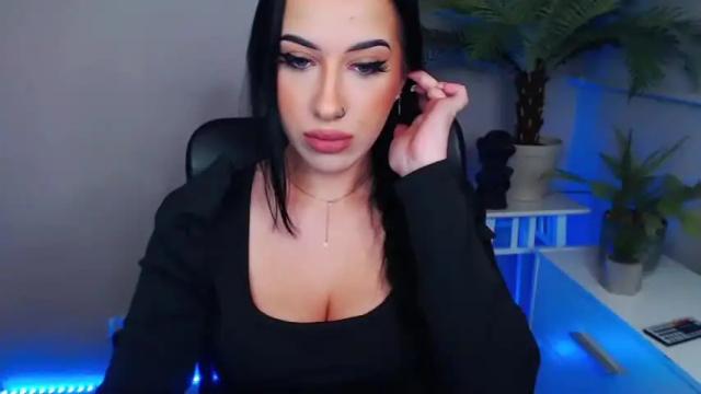 Image 8 of camrobyn Stream on Chaturbate on 18 months ago