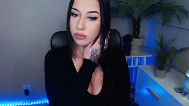 Image 12 of camrobyn Stream on Chaturbate on 18 months ago