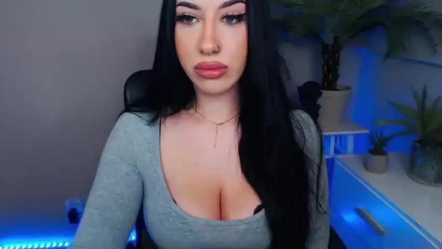 Image 8 of camrobyn Stream on Chaturbate on 18 months ago