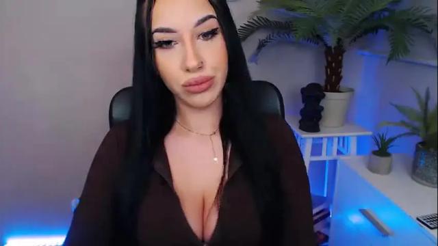 Image 8 of camrobyn Stream on Chaturbate on 18 months ago