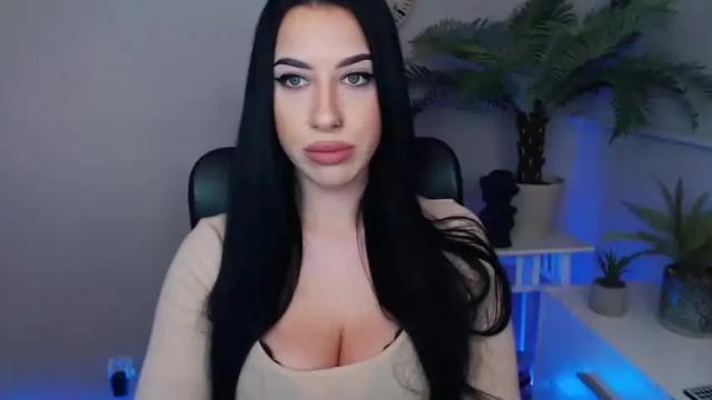 Image 11 of camrobyn Stream on Chaturbate on 18 months ago