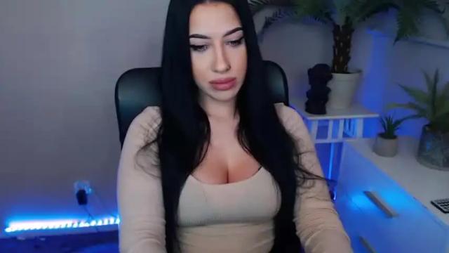 Image 6 of camrobyn Stream on Chaturbate on 18 months ago