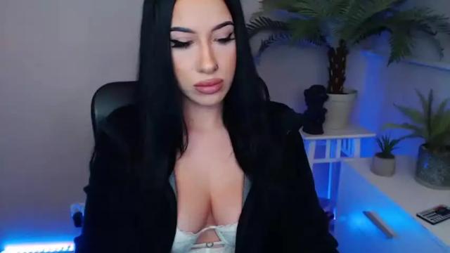 Image 10 of camrobyn Stream on Chaturbate on 18 months ago
