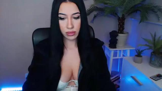 Image 3 of camrobyn Stream on Chaturbate on 18 months ago