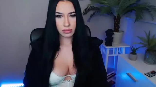 Image 7 of camrobyn Stream on Chaturbate on 18 months ago