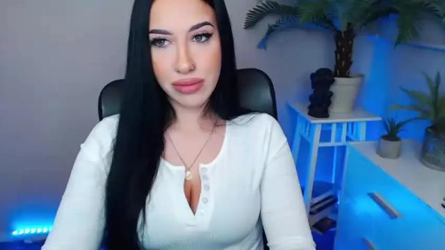 Image 10 of camrobyn Stream on Chaturbate on 18 months ago