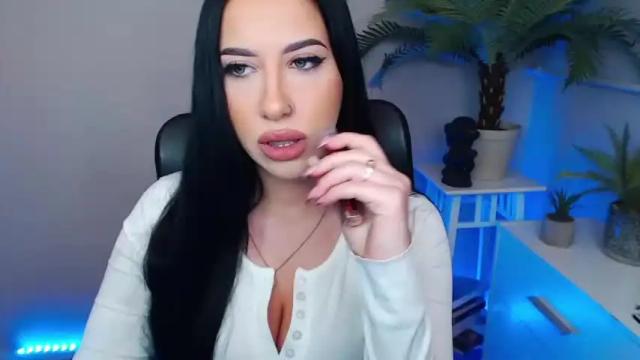 Image 11 of camrobyn Stream on Chaturbate on 18 months ago