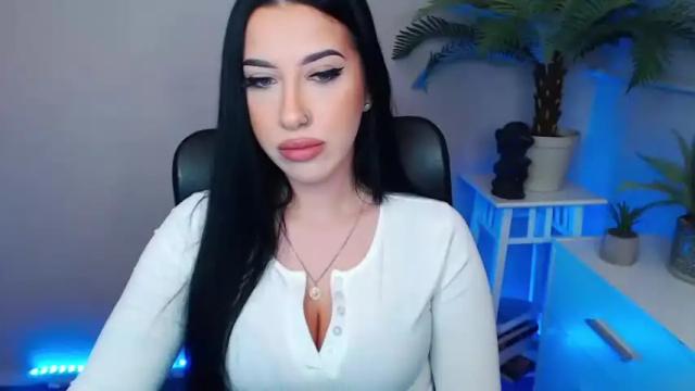 Image 3 of camrobyn Stream on Chaturbate on 18 months ago