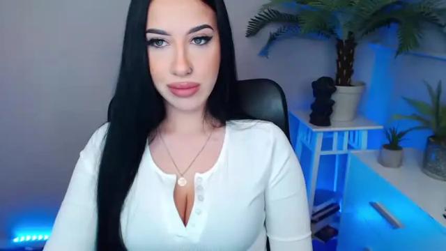 Image 4 of camrobyn Stream on Chaturbate on 18 months ago