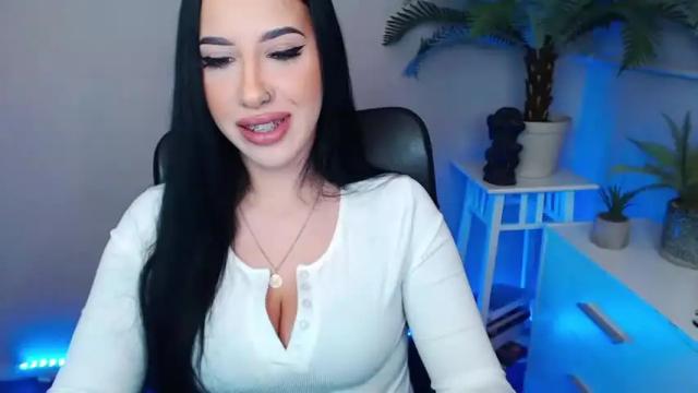 Image 8 of camrobyn Stream on Chaturbate on 18 months ago