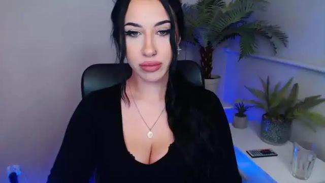 Image 2 of camrobyn Stream on Chaturbate on 17 months ago