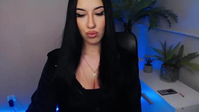 Image 6 of camrobyn Stream on Chaturbate on 17 months ago