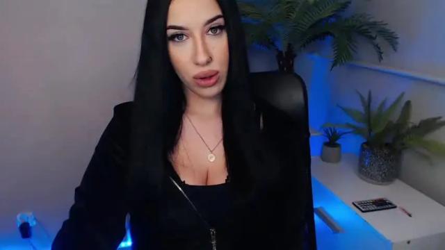 Image 7 of camrobyn Stream on Chaturbate on 17 months ago