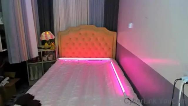 Image 6 of candeethenaughty Stream on Chaturbate on 18 months ago