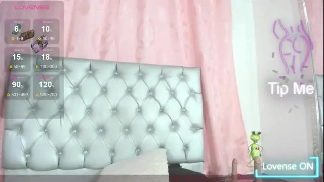 Image 3 of candi_latina Stream on Chaturbate on 8 months ago