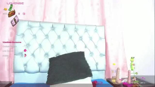 Image 12 of candi_latina Stream on Chaturbate on 27 days ago