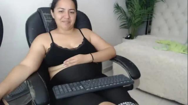 Image 11 of candiapole Stream on Chaturbate on 19 days ago