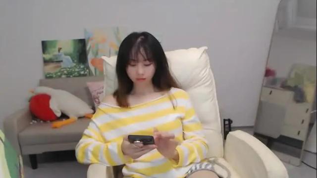 Image 10 of candy8998 Stream on Chaturbate on 13 days ago