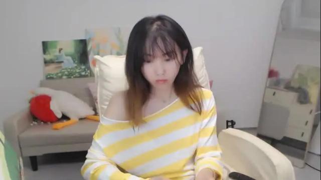 Image 12 of candy8998 Stream on Chaturbate on 13 days ago