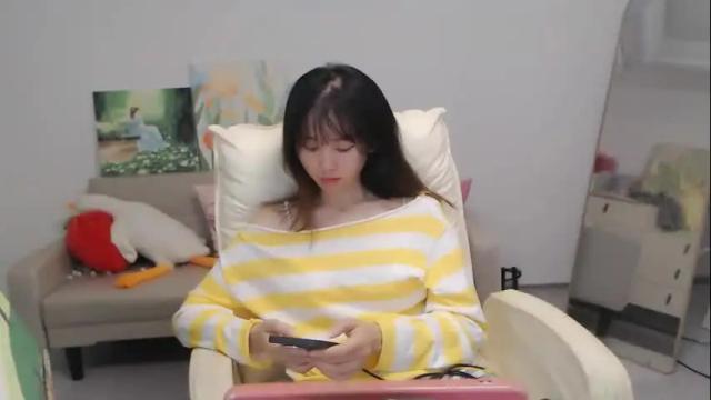 Image 7 of candy8998 Stream on Chaturbate on 13 days ago
