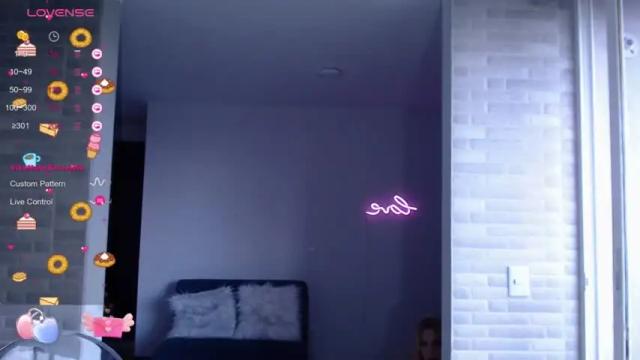 Image 2 of candy__kush Stream on Chaturbate on 17 months ago