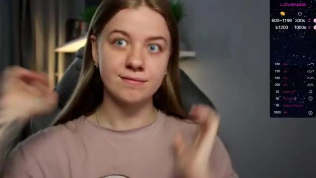 Image 6 of candy_meggie Stream on Chaturbate on 14 months ago