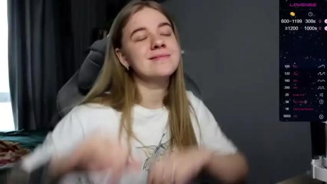 Image 10 of candy_meggie Stream on Chaturbate on 14 months ago
