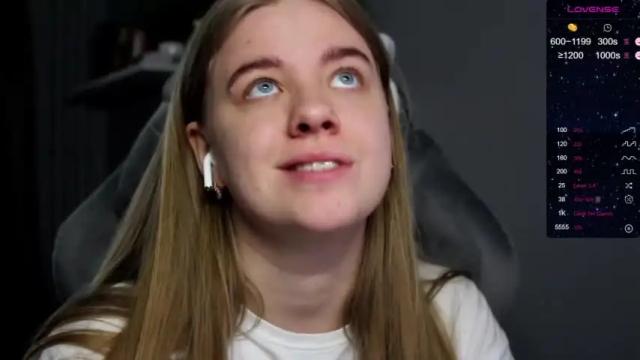 Image 11 of candy_meggie Stream on Chaturbate on 14 months ago