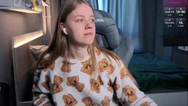 Image 12 of candy_meggie Stream on Chaturbate on 2 months ago