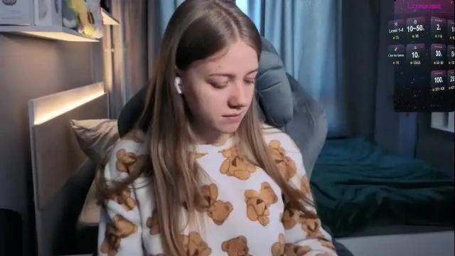 Image 3 of candy_meggie Stream on Chaturbate on 2 months ago