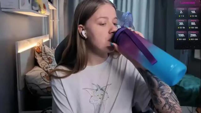 Image 2 of candy_meggie Stream on Chaturbate on 1 month ago