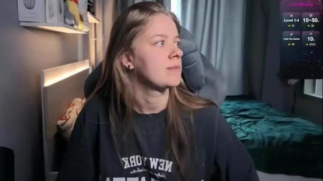 Image 3 of candy_meggie Stream on Chaturbate on 1 month ago