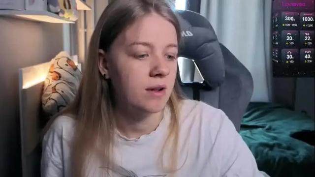 Image 4 of candy_meggie Stream on Chaturbate on 1 month ago